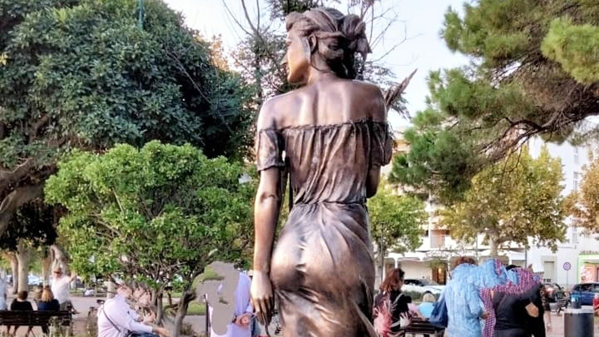 La spigolatrice di Sapri in versione sexy
