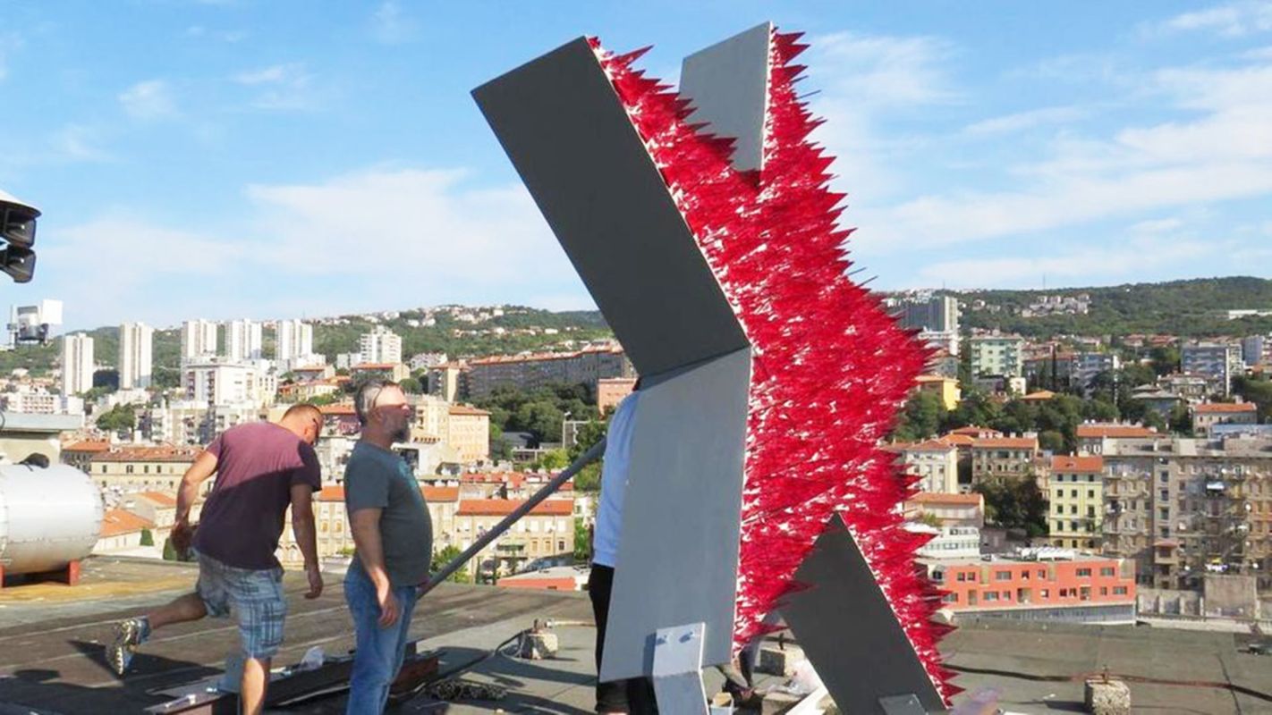 A Fiume è spuntata una stella rossa a cinque punte